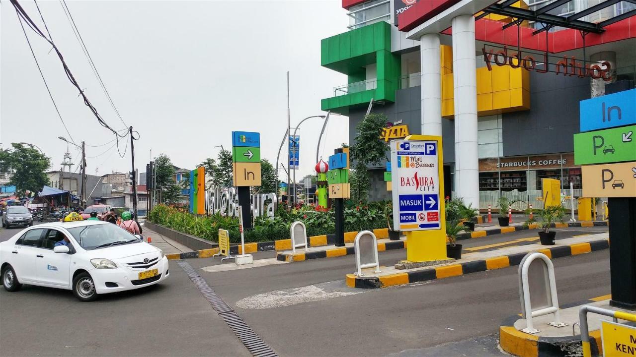 Apartment Simply Living 2br At Bassura By Travelio Jakarta